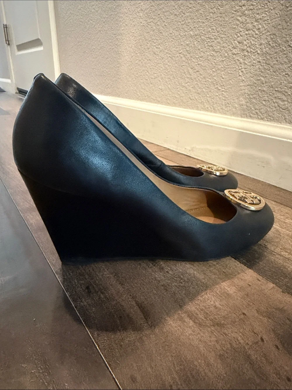 Tory Burch Sally Wedge Pump Black Leather Logo Round-Toe Flats Size 8 - Picture 6 of 8